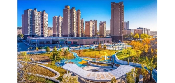 便民新舉措！阿勒騰席熱鎮(zhèn)"環(huán)保椅"上線 打造城市會客廳新風景